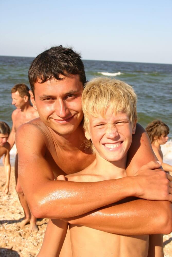 Naturist Group Pictures - Naturism helps break free from body stereotypes