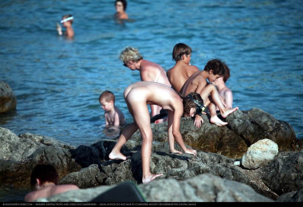 Summer day on the Black Sea photos - The Philosophy of Body Freedom