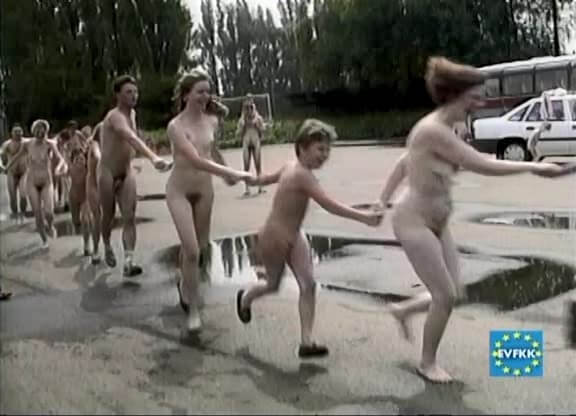 Helios Natura: Tutti-Frutti Nudie - Eurovid FKK - Nudism strengthens friendships and mutual respect among people
